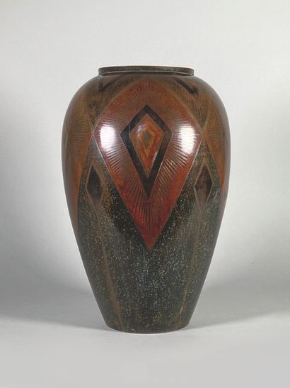 null Entourage de DUNAND (vers 1930)
Vase balustre en dinanderie vers 1920 à motifs...