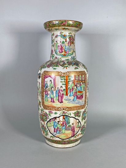 Vase balustre en porcelaine de Canton émaillée...