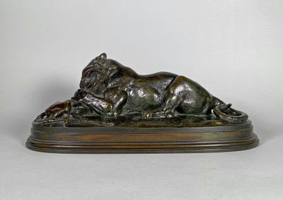  Antoine-Louis BARYE (1795-1875)
Tigre dévorant une gazelle. Epreuve en bronze à... Gazette Drouot