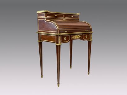  Paul SORMANI (1817-1877)
Small mahogany veneered tiered desk opening with three... Gazette Drouot
