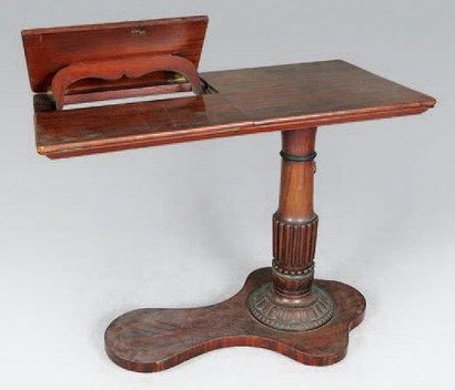 null Table d'accouchée en acajou et placage d'acajou. Epoque XIXe siècle. 71 x 86...