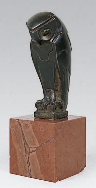 Edouard Marcel SANDOZ (1881-1971) Hibou. Epreuve en bronze à patine brun. Fondeurs...