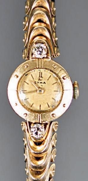CYMA Montre bracelet de dame en or jaune ornée de deux diamants, numérotée au dos...