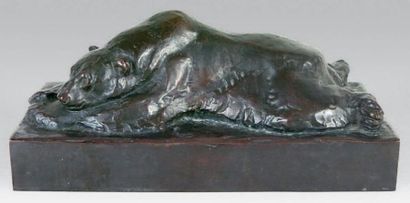 Pierre DANDELOT (né en 1908) Ours polaire allongé.Epreuve en bronze à patine brun...