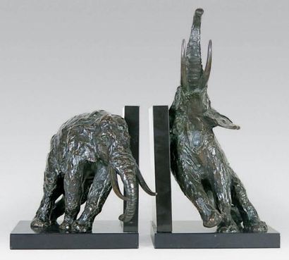Ary Jean Léon BITTER (1883 - 1973) Serre-livres aux éléphants.Epreuves en bronze...
