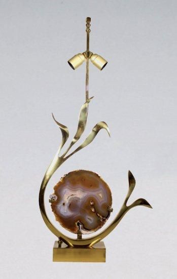 WILLY DARO (XX-XXIe siècle) Lampe en laiton et feuille d'agathe à décor de feuillage...