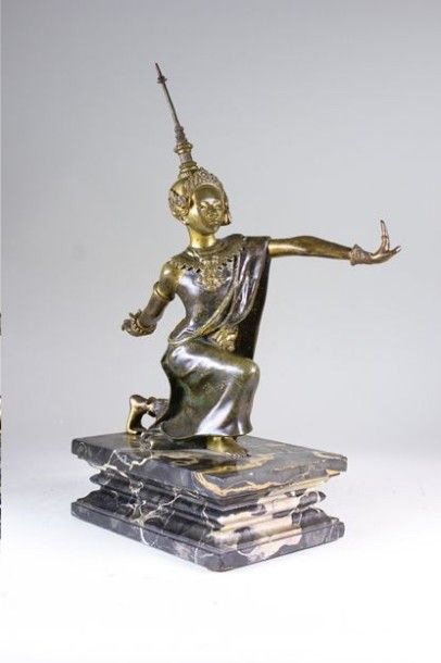 Émile BOUDON (XIX-XX) Apsara dansant. Epreuve en bronze à patine polychrome et rehauts...