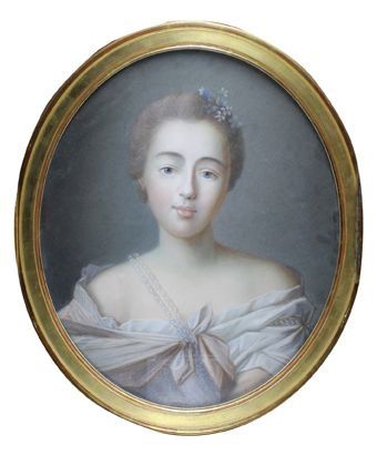 École du XIXe siècle 
Portrait de jeune femme.
Pastel à vue ovale.
54 x 46 cm
