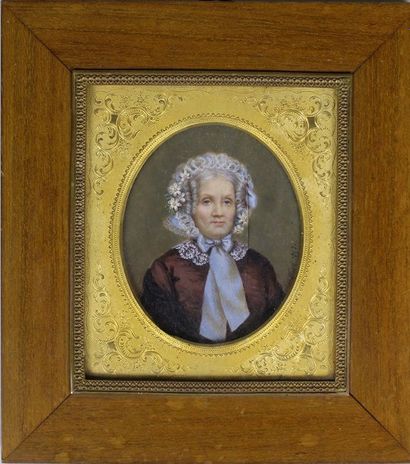École du XIXe siècle 
Portrait de femme au bonnet, 1858.
Miniature à vue ovale sur...