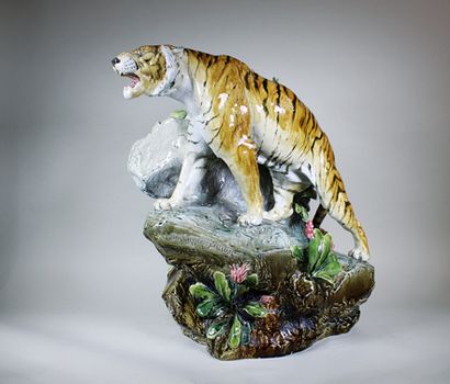 Louis-Robert CARRIER -BELLEUSE (1848 - 1913) Tigre rugissant.
Cache pot en céramique...