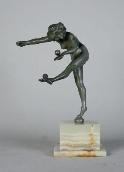 Claire COLINET (1880 – 1950) La jongleuse.
Epreuve en bronze à patine vert de gris....