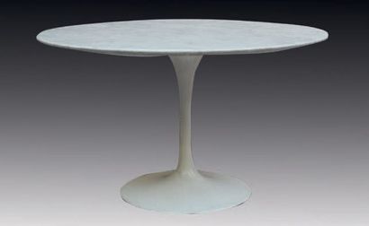 Eero SAARINEN (1910-1961) / KNOLL INTERNATIONAL Table basse ronde, modèle «Tulipe»l.
Piétement...
