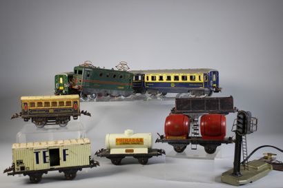 JEP « O » Ensemble de matériel ferroviaire composé d’une locomotive 120 électrique,...
