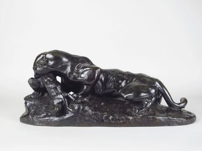 Antoine Louis BARYE (1795-1875) 
Jaguar dévorant un lièvre.
Epreuve en bronze à patine...