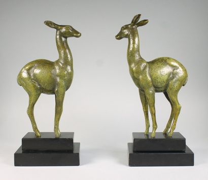 UGO CIPRIANI (1887-1960) 
Paire de biches.
Epreuves en bronze à patine brun vert...