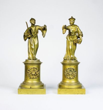null Paire de statuettes aux chinois en bronze patine dorée.
Fonte d'édition ancienne....