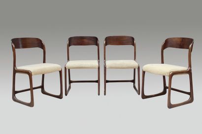 BAUMANN (XXe siècle) 
Suite de quatre chaises traineau en palissandre.
Design scandinave...