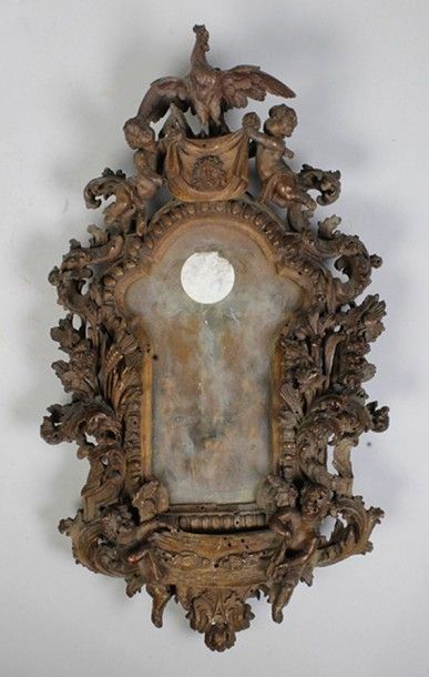 null Reliquaire en bois à décor de coq et d'angelots sculptés XVIIIe siècle. (Pi...