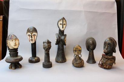 null Ensemble de 13 bustes en bois sculpté style RDC