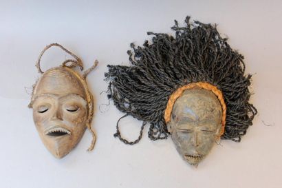 null Deux masques en bois sculpté et pigments polychromes