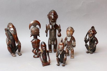 null Important ensemble de 20 sculptures style Congo essentiellement