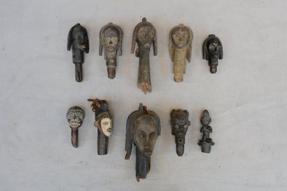 null Ensemble de 10 têtes en bois sculpté style Fang, Gabon