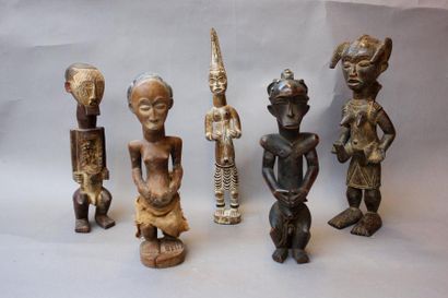 null Ensemble de 10 statuettes en bois sculpté