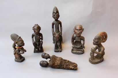 null Ensemble de 20 statuettes en bois sculpté style Nigéria, RDC, etc