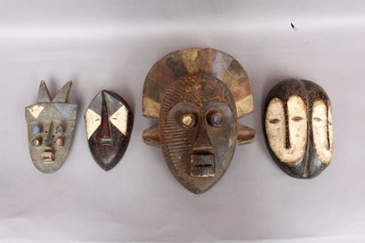 null Ensemble de quatre masques de style principalement RDC