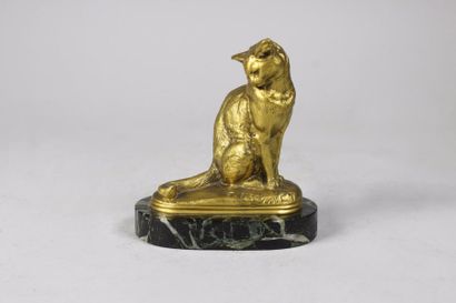 Emmanuel Fremiet (1824-1910) 
Chatte tête tournée.
Epreuve en bronze à patine vieil...