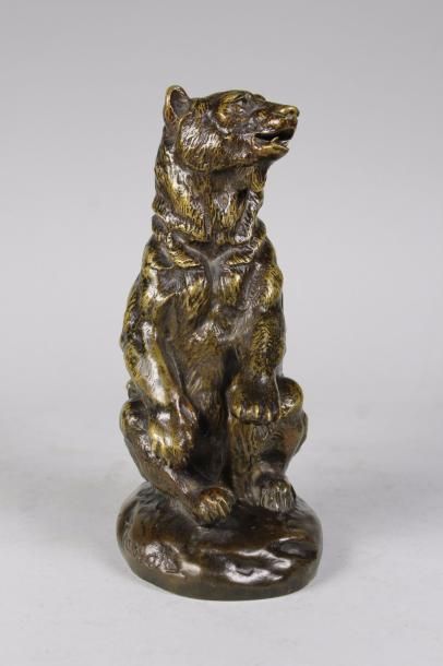 Clovis-Edmond MASSON (1838-1913) 
L'ours.
Epreuve en bronze à patine brun et or nuancé,...