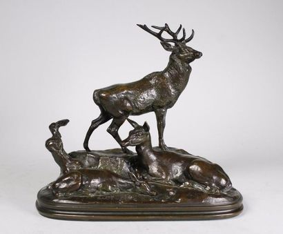 ANTOINE-LOUIS BARYE (1796-1875) 
Famille de cerf.
Epreuve en bronze à patine brun...