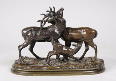 ANTOINE-LOUIS BARYE (1796-1875) 
Famille de cerfs.
Epreuve en bronze à patine brun...