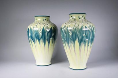 null Paire de vases balustres en porcelaine à décor de muguets sur fond vert amande....