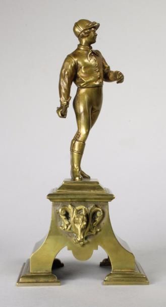 École du XIXe siècle 
Jockey.
Epreuve en bronze à patine dorée. Fonte d'édition ancienne.
Haut.:...