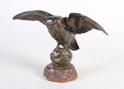 Antoine Louis BARYE (1796 - 1875) 
Hibou.
Epreuve en bronze à patine brun foncé nuancé....