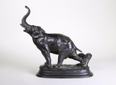 Edouard Paul DELABRIERRE (1829 - 1912) 
Eléphant entravé.
Epreuve en bronze à patine...