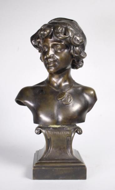 Alphonse DE TOMBAY (1843 - 1918) 
Buste de Napolitain.
Epreuve en bronze à patine...