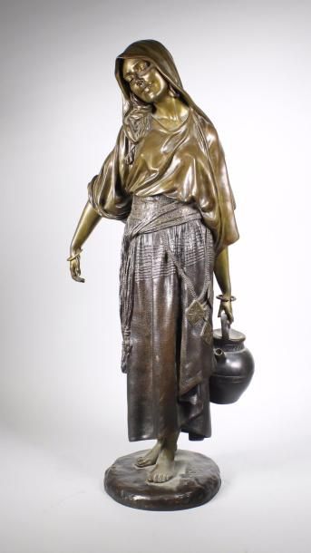 Demeter CHIPARUS (1886-1947) 
La puisatière.
Epreuve en bronze à patine polychrome....