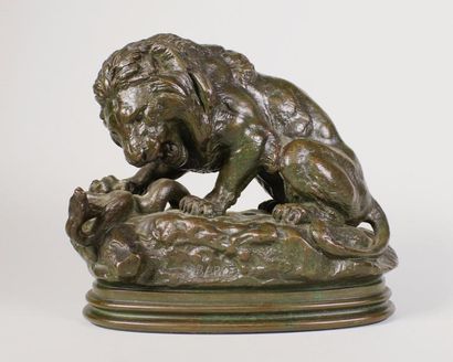 ANTOINE-LOUIS BARYE (1796-1875) 
Lion terrassant un serpent.
Epreuve en bronze à...