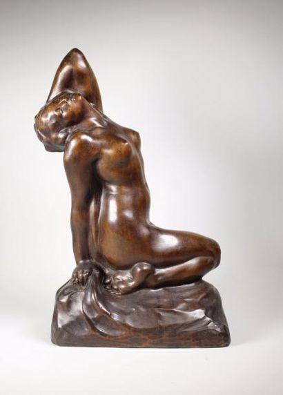Amédée GENNARELLI (1881-1943) 
Nu féminin.
Sculpture en bois patinés, signée.
47...