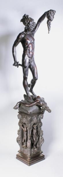 D'après Benvenuto CELLINI Persée tenant la tête d'Andromède.
Belle épreuve en bronze...