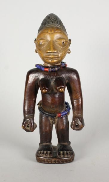 null Très belle statuette féminine Ibedji.
Patine bicolore. Nigeria, Yoruba.
Début...