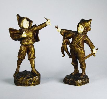 GEORGES OMERTH (ACT.1895 - 1925) Les enfants joueurs.
Deux Statuettes chryséléphantines...