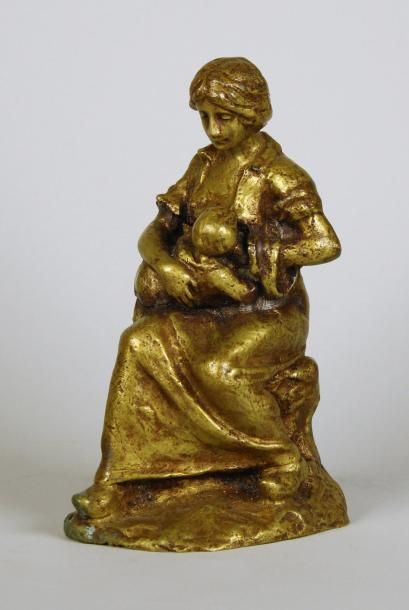 XAVIER RAPHANEL (XIXE SIÈCLE) Femme allaitant.
Epreuve en bronze à patine dorée.
Fonte...