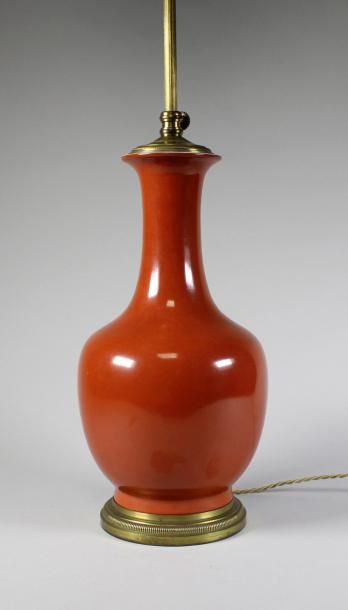 null Vase balustre en porcelaine émaillée brun dit «foie de mulet».
Chine XIXe siècle.
Haut.:...