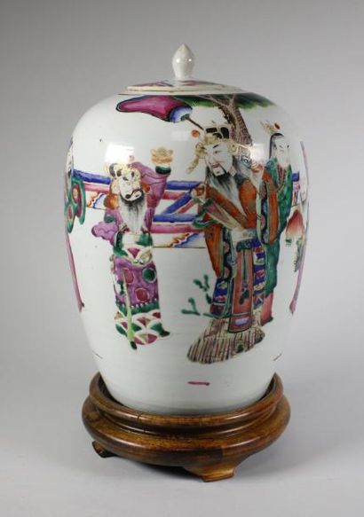 Chine XIXe siècle Potiche de forme ovoïde en porcelaine à décor d'une scène de palais...