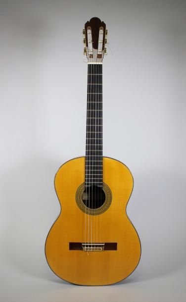 null Très belle guitare d'Ignacio Fleta datant de 1963, Barcelone, n°301.
Espacement...