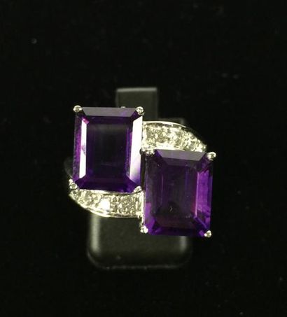 null Bague Vous et Moi en or blanc 18K (750‰) ornée de 2 améthystes taille émeraude...