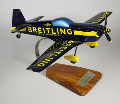 null MUDRY CAP 231
Avion Breitling, modèle réduit en bois laqué et peint. Pilot station...